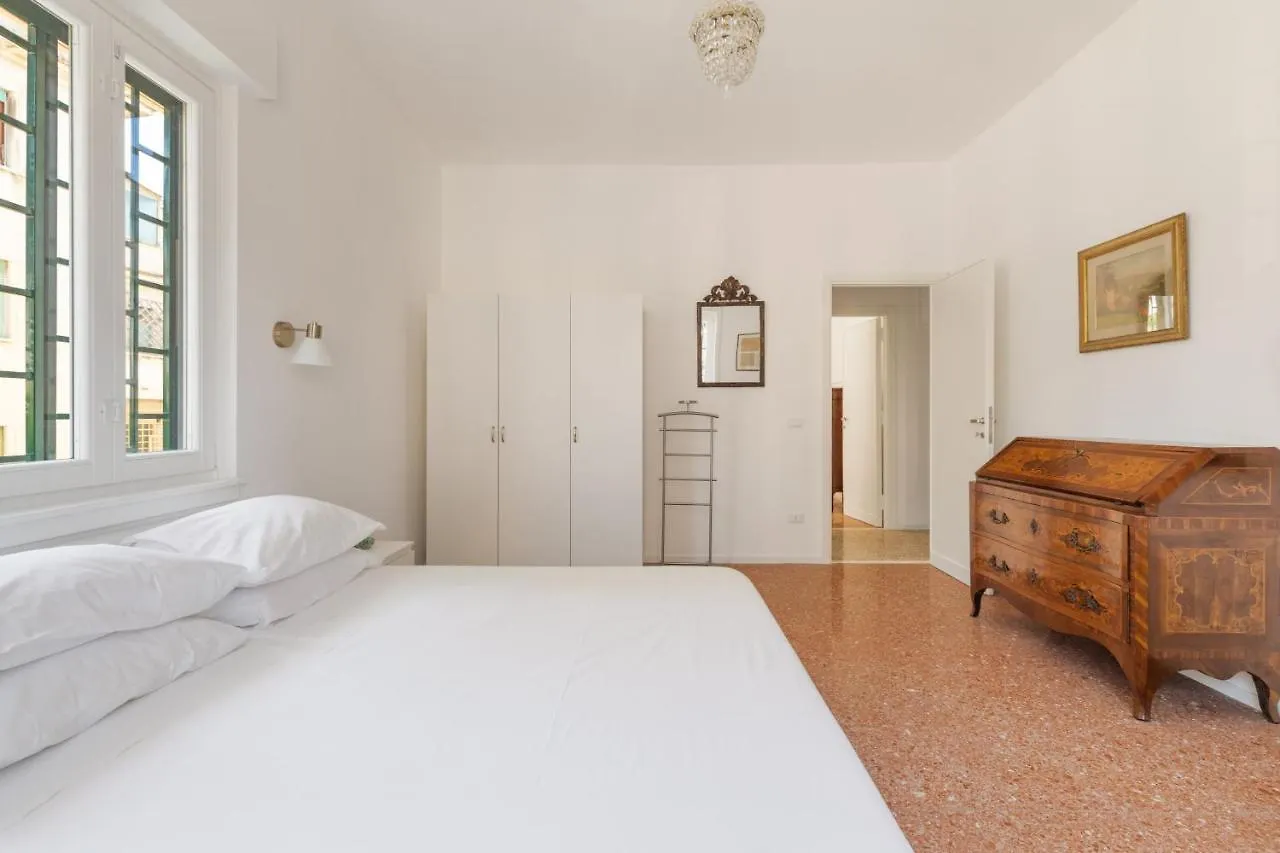 Bright And Spacious Family Apartment In Parioli Rome