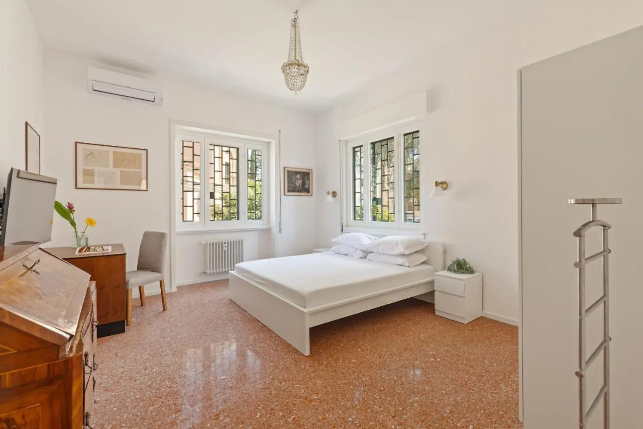 Bright And Spacious Family Apartment In Parioli Rome